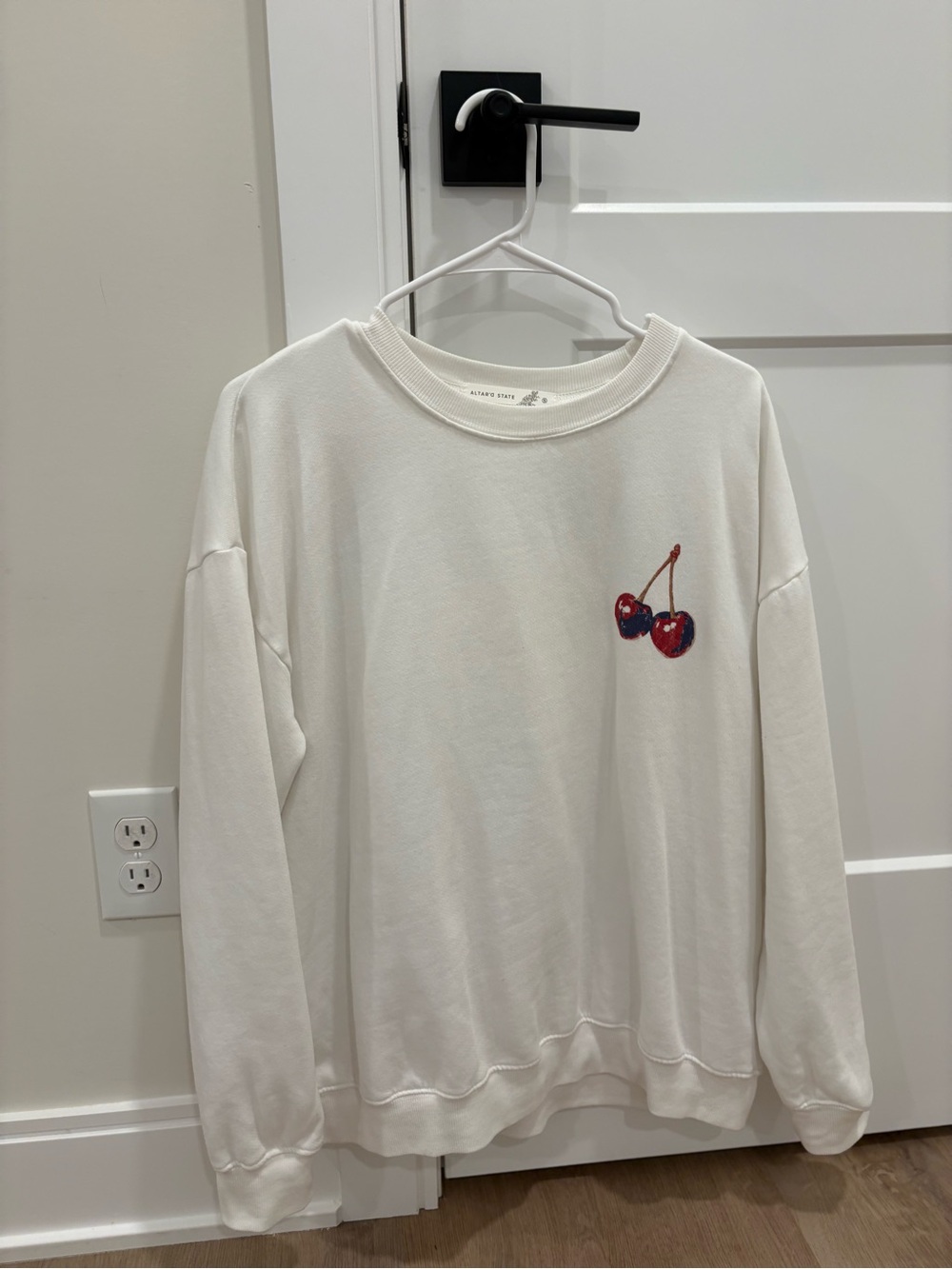 Altar'd State White Crewneck Sweatshirt 100% Cotton - Picture 2 of 7